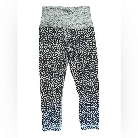Lululemon Wunder Crop II (Roll Down) Ace Spot Grain / Dottie Size 4 - Picture 3 of 7